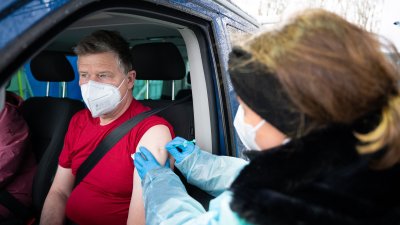 Ministerpräsident Armin Laschet besucht die Drive-in-Impfstation in Schwelm