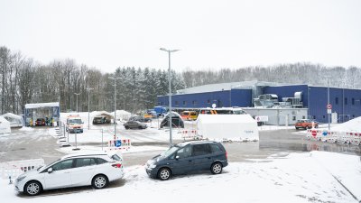 Ministerpräsident Armin Laschet besucht die Drive-in-Impfstation in Schwelm