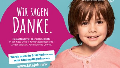 Ein hellblaues Plakat mit einem Jungen mit einer pinken Sprechblase