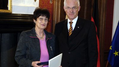 Verleihung des Verdienstordens des Landes Nordrhein-Westfalen an Dr. h.c. Edna Brocke