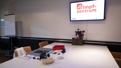 Ministerpräsident Armin Laschet und Bundesgesundheitsminister Jens Spahn besuchen künftiges Impfzentrum in Düsseldorf