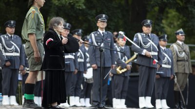 Gedenkfeierlichkeiten am Friedhof für die Aufständischen in Warschau