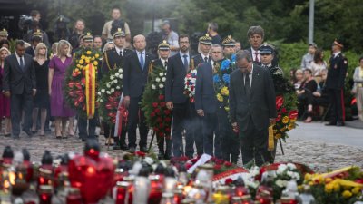 Gedenkfeierlichkeiten am Friedhof für die Aufständischen in Warschau