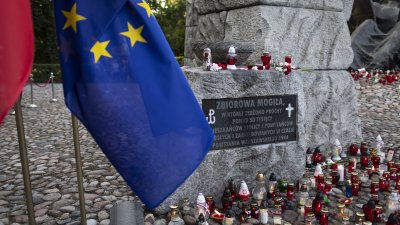 Gedenkfeierlichkeiten am Friedhof für die Aufständischen in Warschau