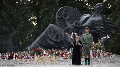 Gedenkfeierlichkeiten am Friedhof für die Aufständischen in Warschau