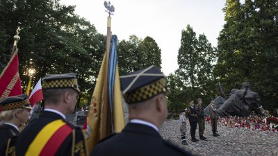 Gedenkfeierlichkeiten am Friedhof für die Aufständischen in Warschau