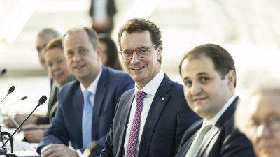 Ministerpräsident Hendrik Wüst ernennt  Kabinett
