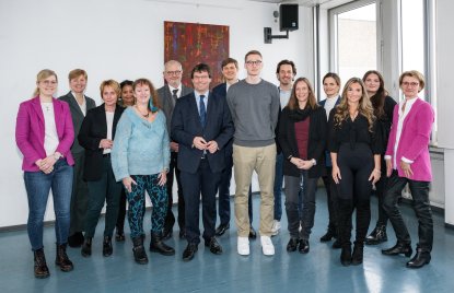Minister der Finanzen und Staatssekretärin für Sport und Ehrenamt zu Besuch im Finanzamt Düsseldorf-Süd